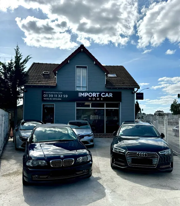 Concessionnaire Import Car Home avec des voitures BMW et Audi garées devant le bâtiment à Poissy dans les Yvelines 78