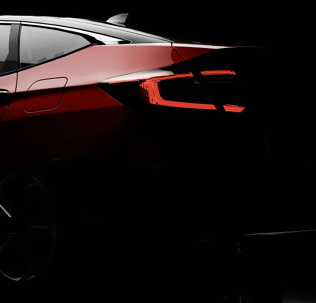 Gros plan sur l'arrière d'une voiture rouge avec des feux de stop LED allumés à Poissy dans les Yvelines 78